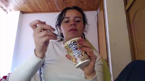 Snapshot of noreen_ chatting on February 25, 5:22 pm noreen_ online show from February 25, 5:22 pm