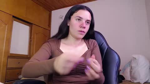 Snapshot of noreen_ chatting on March 13, 7:20 pm noreen_ online show from March 13, 7:20 pm