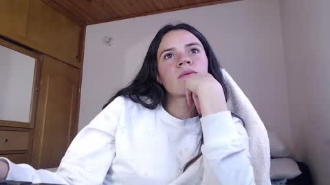 Snapshot of noreen_ chatting on March 17, 7:39 pm noreen_ online show from March 17, 7:39 pm