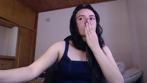 Snapshot of noreen_ chatting on March 23, 6:12 pm noreen_ online show from March 23, 6:12 pm