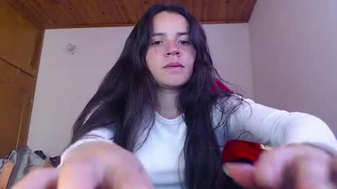 Snapshot of noreen_ chatting on July 6, 7:27 pm noreen_ online show from July 6, 7:27 pm