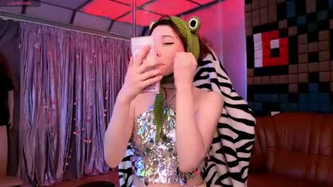 Snapshot of northern_moon chatting on May 28, 8:22 am northern_moon online show from May 28, 8:22 am