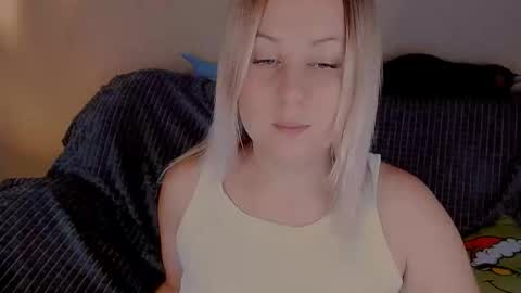 hi glad to chat online show from September 25, 7:23 am