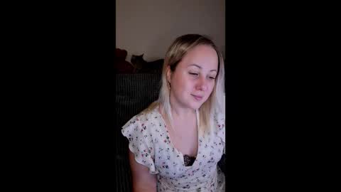 hi glad to chat online show from October 1, 1:50 pm