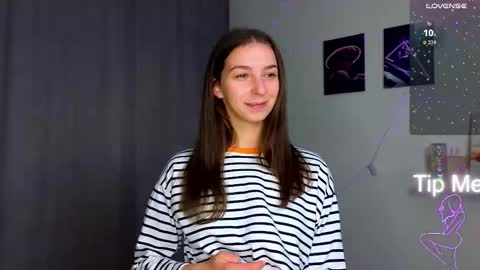 Hello My name is Helene NTMU  Finger up if u like what u see online show from October 1, 2:12 pm