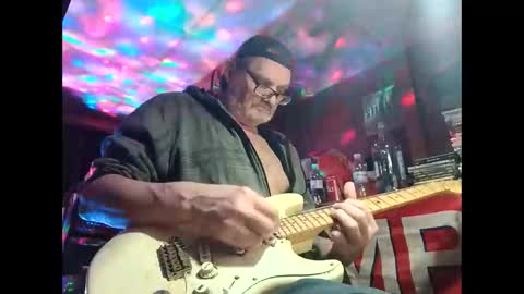 Snapshot of notflamingfart chatting on December 17, 3:12 am notflamingfart online show from December 17, 3:12 am