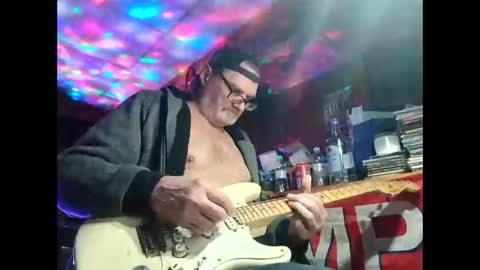 Snapshot of notflamingfart chatting on December 19, 6:48 pm notflamingfart online show from December 19, 6:48 pm