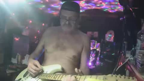 Snapshot of notflamingfart chatting on January 8, 9:39 pm notflamingfart online show from January 8, 9:39 pm