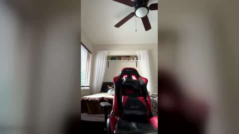 Snapshot of notmeantforeggs chatting on March 10, 3:06 pm notmeantforeggs online show from March 10, 3:06 pm