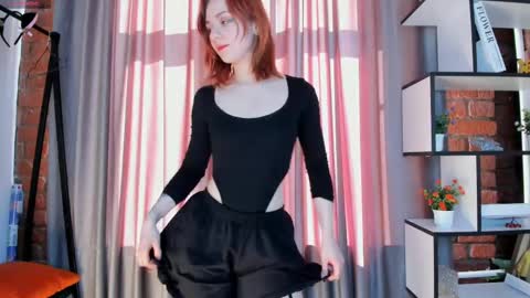 Im Lina Pm 25tks online show from March 29, 8:03 am