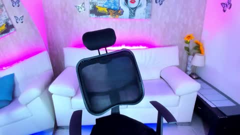 Snapshot of nova_sex1 chatting on February 9, 10:58 pm nova online show from February 9, 10:58 pm