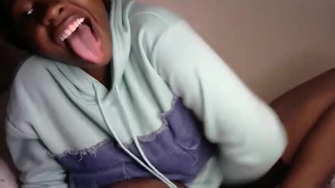 novaah online show from March 24, 2:05 am