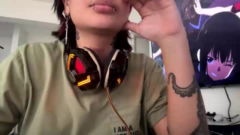 Snapshot of noxarcanee chatting on February 9, 10:43 pm Goth Darling online show from February 9, 10:43 pm