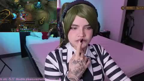 Snapshot of noxarcanee chatting on October 10, 5:28 am Goth Darling online show from October 10, 5:28 am