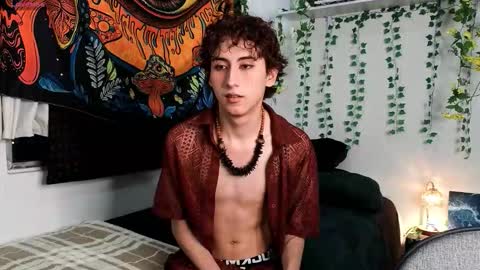 Snapshot of noynxz chatting on March 19, 2:26 am maxie online show from March 19, 2:26 am