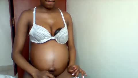 Snapshot of nubian_queen1033 chatting on September 21, 4:14 am happie online show from September 21, 4:14 am