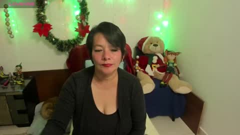Snapshot of nuit_rose chatting on January 3, 1:48 am nuit_rose online show from January 3, 1:48 am