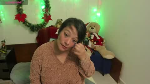 Snapshot of nuit_rose chatting on January 4, 1:21 am nuit_rose online show from January 4, 1:21 am