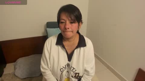 Snapshot of nuit_rose chatting on January 8, 1:32 am nuit_rose online show from January 8, 1:32 am