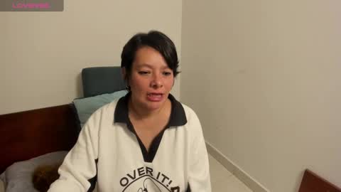 Snapshot of nuit_rose chatting on January 8, 7:34 am nuit_rose online show from January 8, 7:34 am