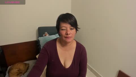 Snapshot of nuit_rose chatting on January 11, 5:10 am nuit_rose online show from January 11, 5:10 am