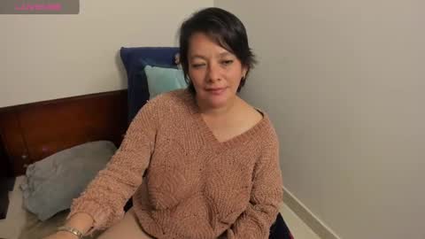 Snapshot of nuit_rose chatting on March 2, 5:12 am nuit_rose online show from March 2, 5:12 am