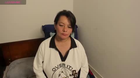 Snapshot of nuit_rose chatting on March 4, 4:49 am nuit_rose online show from March 4, 4:49 am