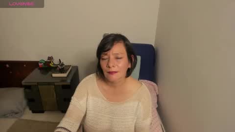 Snapshot of nuit_rose chatting on September 17, 1:51 am nuit_rose online show from September 17, 1:51 am