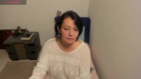 Snapshot of nuit_rose chatting on October 18, 2:14 am nuit_rose online show from October 18, 2:14 am