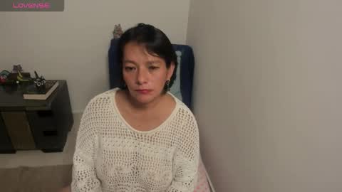 nuit_rose online show from November 18, 2:28 am