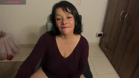 nuit_rose online show from April 16, 1:28 am