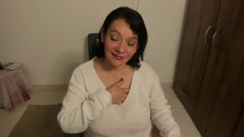 nuit_rose online show from May 8, 2:06 am