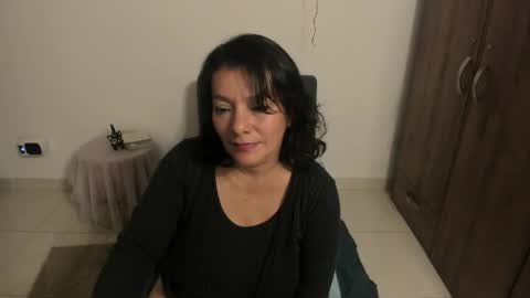 nuit_rose online show from May 17, 2:09 am