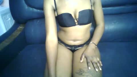 Snapshot of nukshypipi chatting on April 1, 2:01 am nukshypipi online show from April 1, 2:01 am