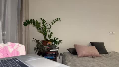 nura_foxx online show from October 3, 1:13 am