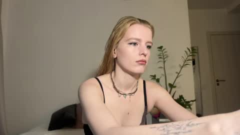 nura_foxx online show from May 10, 1:22 am