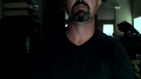 nvrenuff1979 online show from May 8, 11:37 am