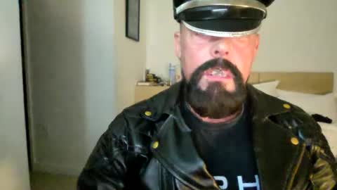 Snapshot of nycleatherman chatting on November 14, 10:36 am MACHO LEATHER ALPHA online show from November 14, 10:36 am
