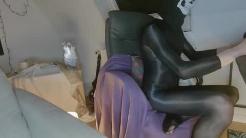 Snapshot of nyl0nnickb0y chatting on February 13, 9:55 pm Nyl0nnickb0y online show from February 13, 9:55 pm