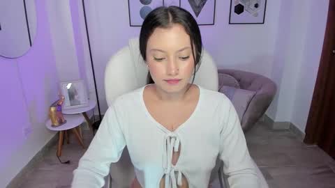 nylaa_rose online show from October 17, 7:05 pm