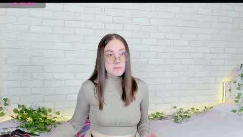 Kat online show from December 3, 2:48 pm