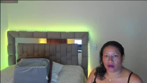 Snapshot of nyomi_browm chatting on October 1, 9:15 am nyomi browm online show from October 1, 9:15 am
