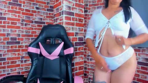 Nyra Rose online show from December 18, 4:40 am