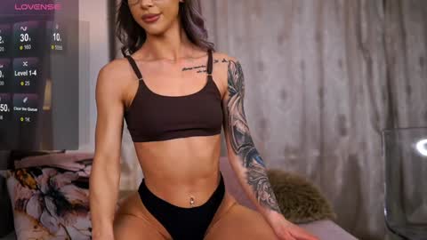 nyrobinova online show from December 22, 7:22 am