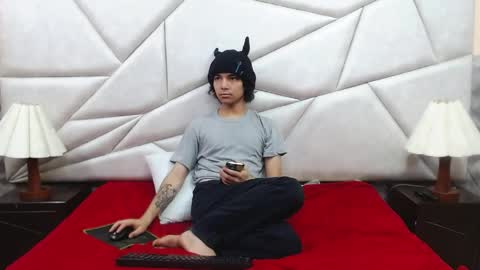 Snapshot of nyx_and_arian chatting on April 1, 2:58 pm nyx_and_arian online show from April 1, 2:58 pm