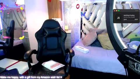 Alex   .    online show from May 5, 2:41 am