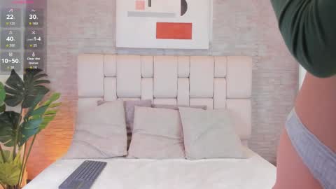Snapshot of nyxee_ chatting on April 27, 4:21 am nyxee_ online show from April 27, 4:21 am