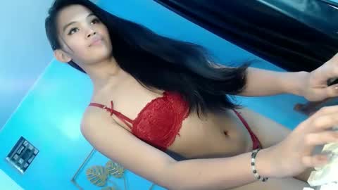 ITS ME NYXIEE online show from May 6, 4:45 pm