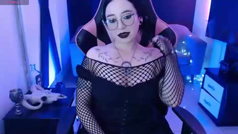 Snapshot of nyxnocturne chatting on June 16, 12:19 pm Nyx online show from June 16, 12:19 pm