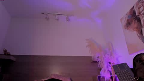 Nyx Shadow online show from October 6, 3:59 am